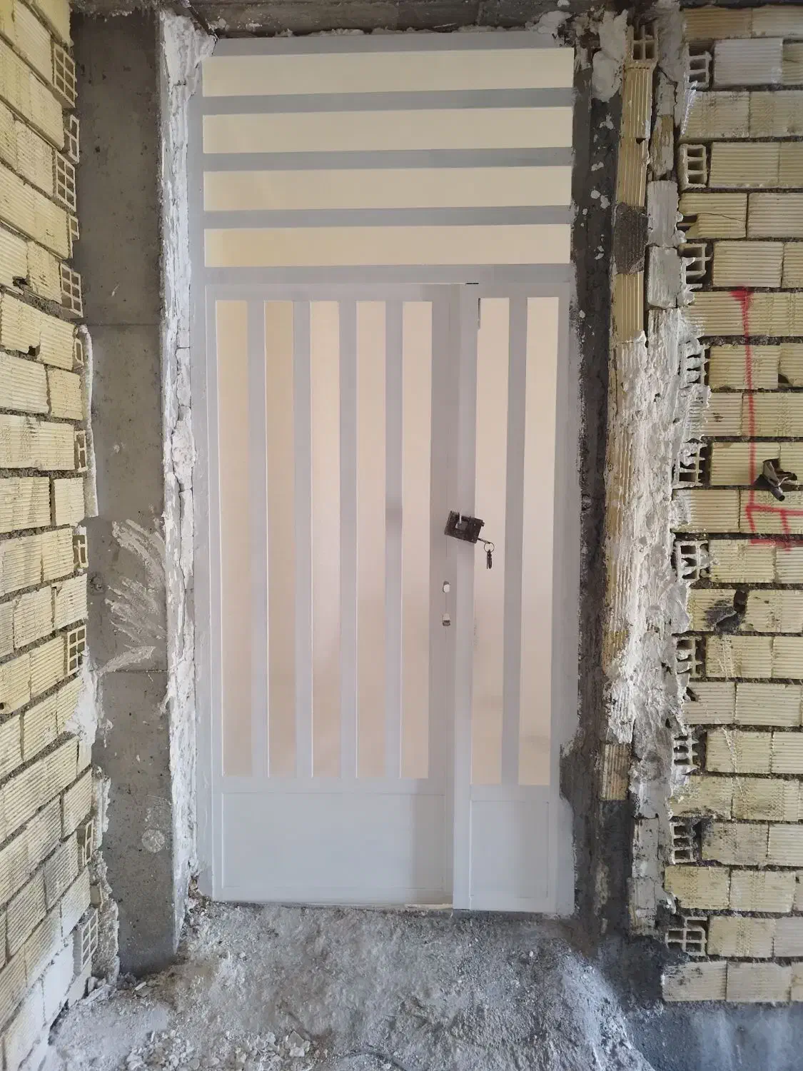 درب دو لنگه تمیز|مصالح و تجهیزات ساختمان|مسجد سلیمان, |دیوار