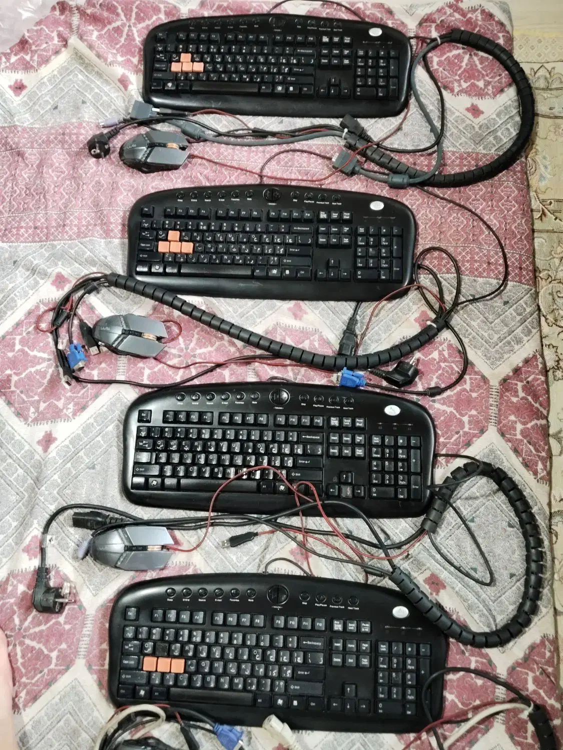 کیبورد هدفون موس کامل آماده نصب حراج|قطعات و لوازم جانبی رایانه|کرج, اسلامآباد|دیوار