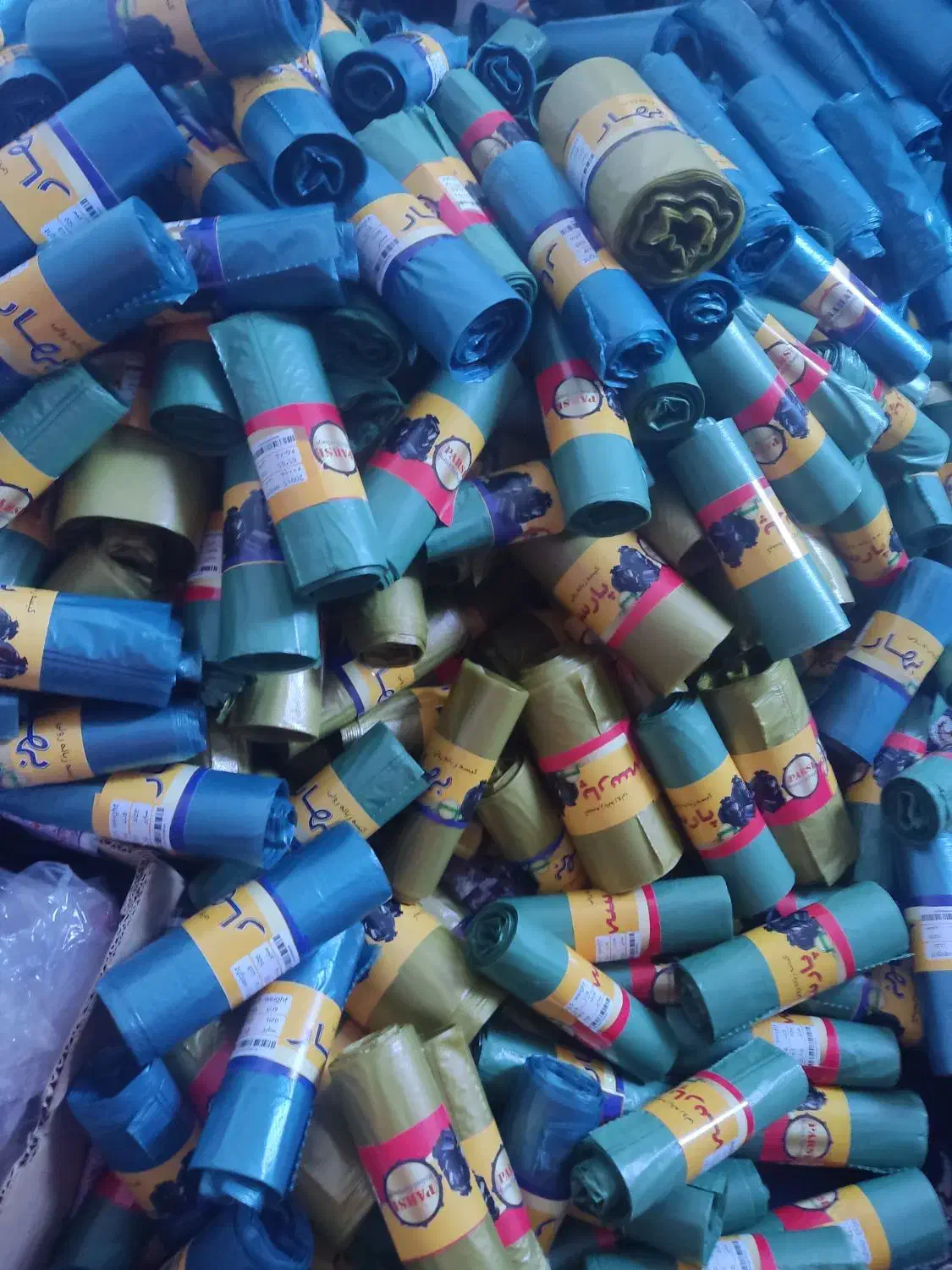 سفره و کیسه زباله و دستمال کاغذی|ظروف نگهدارنده، پلاستیکی، یک‌بارمصرف|امیدیه, |دیوار