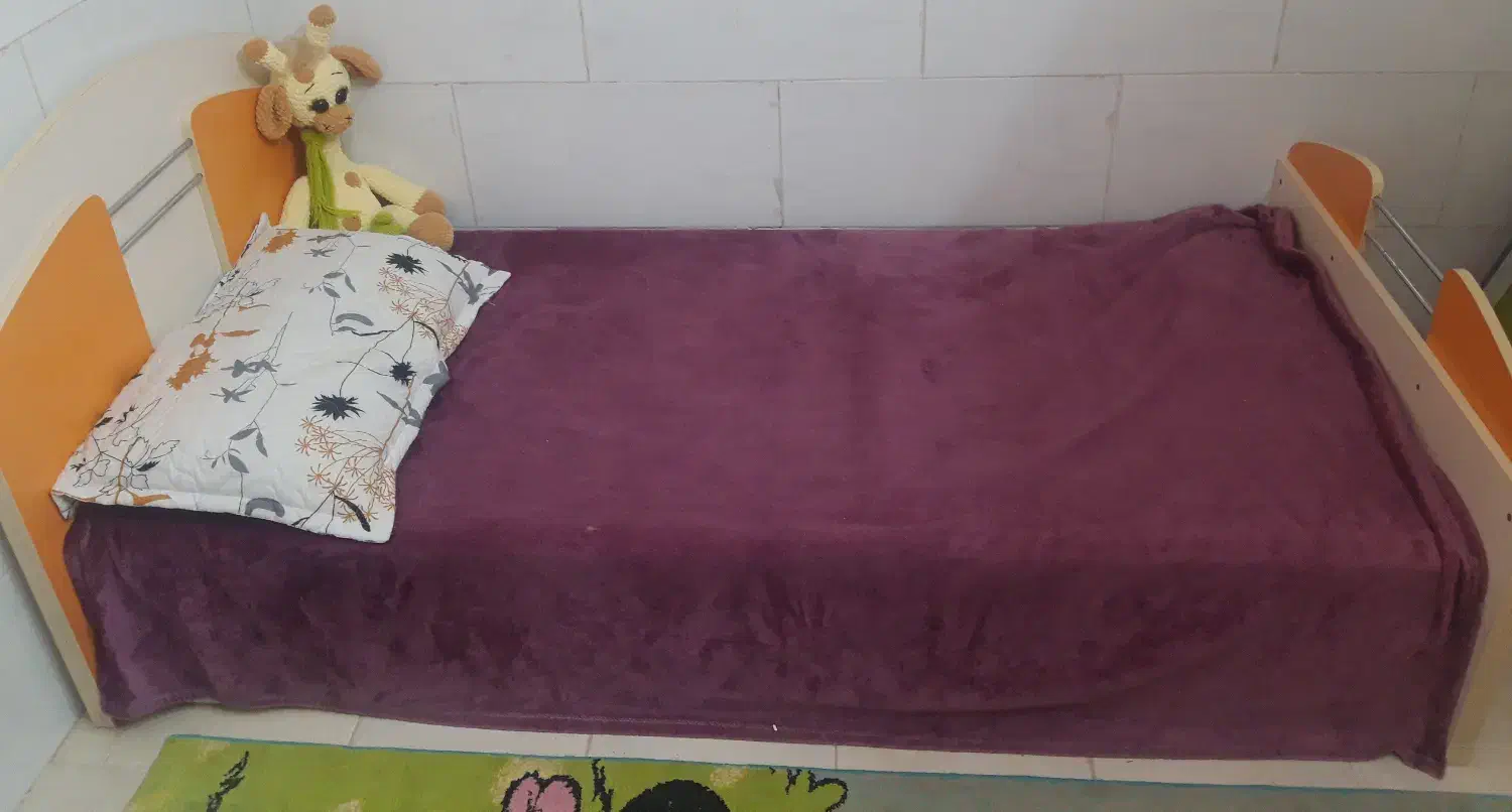 تخت و کمد لباس و ویترین|تخت و سرویس خواب|حمیدیا, |دیوار