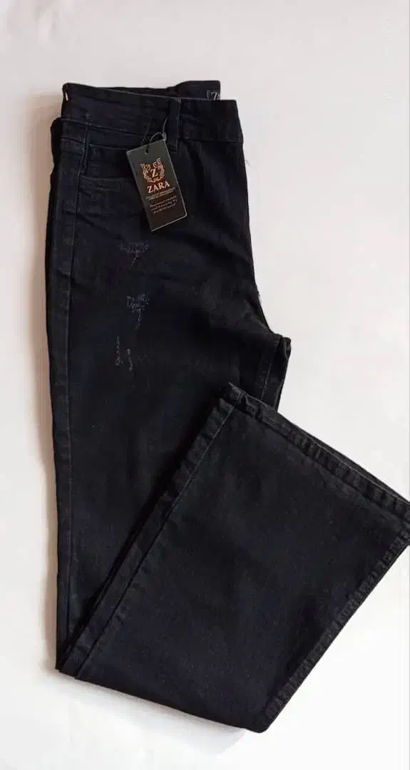 شلوار جین|لباس|شیراز, کوشک میدان|دیوار