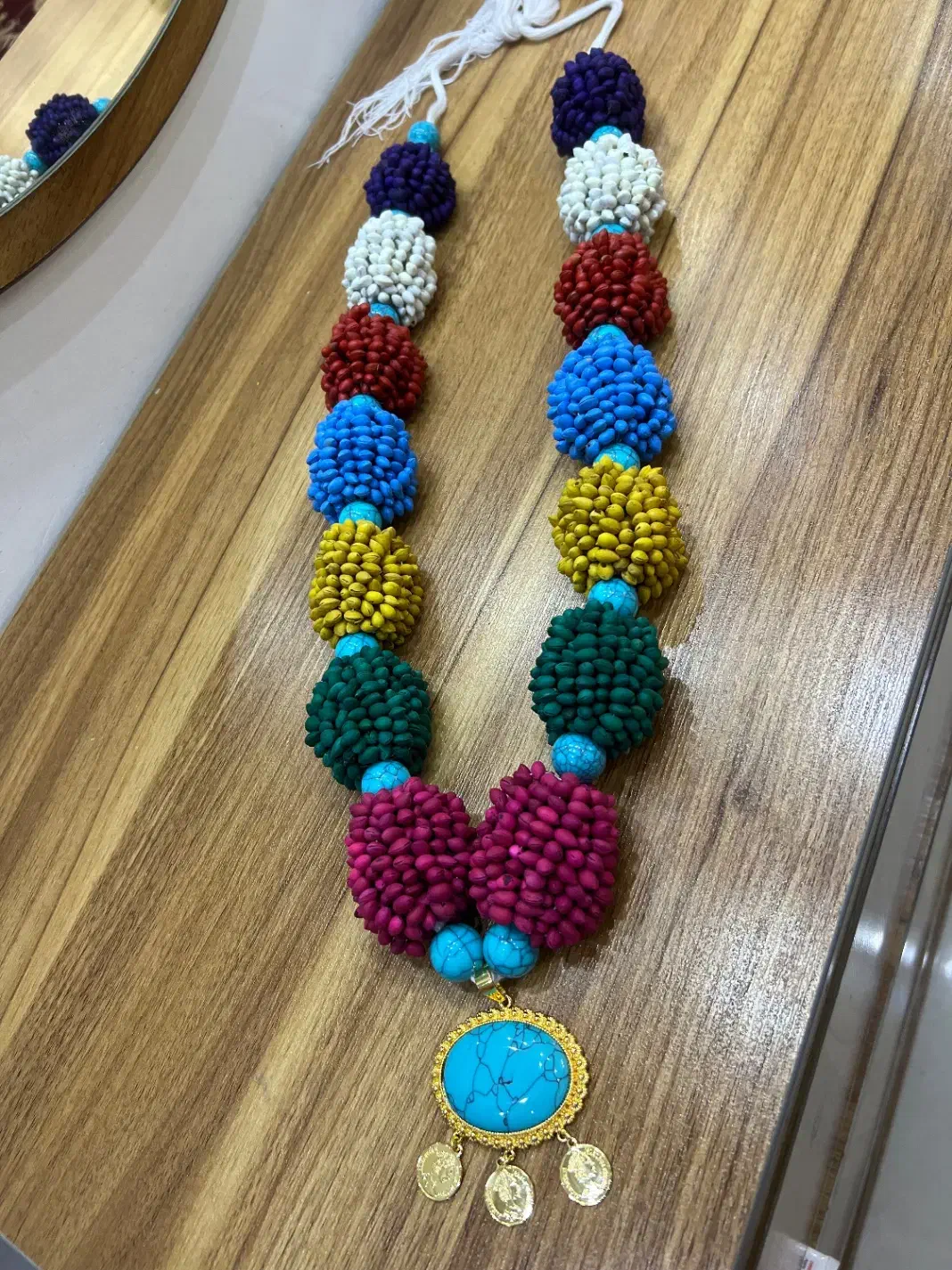 مهلو میخک|جواهرات|صدرا-فارس, فاز ۱|دیوار