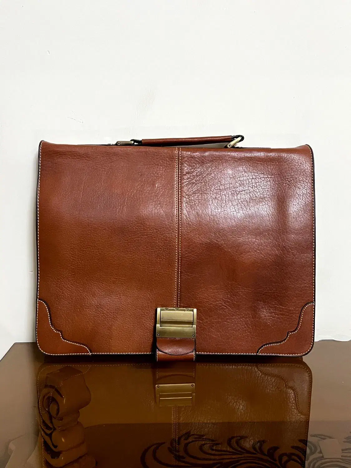 کیف چرم|کیف، کفش، کمربند|پرند, فاز ۶|دیوار