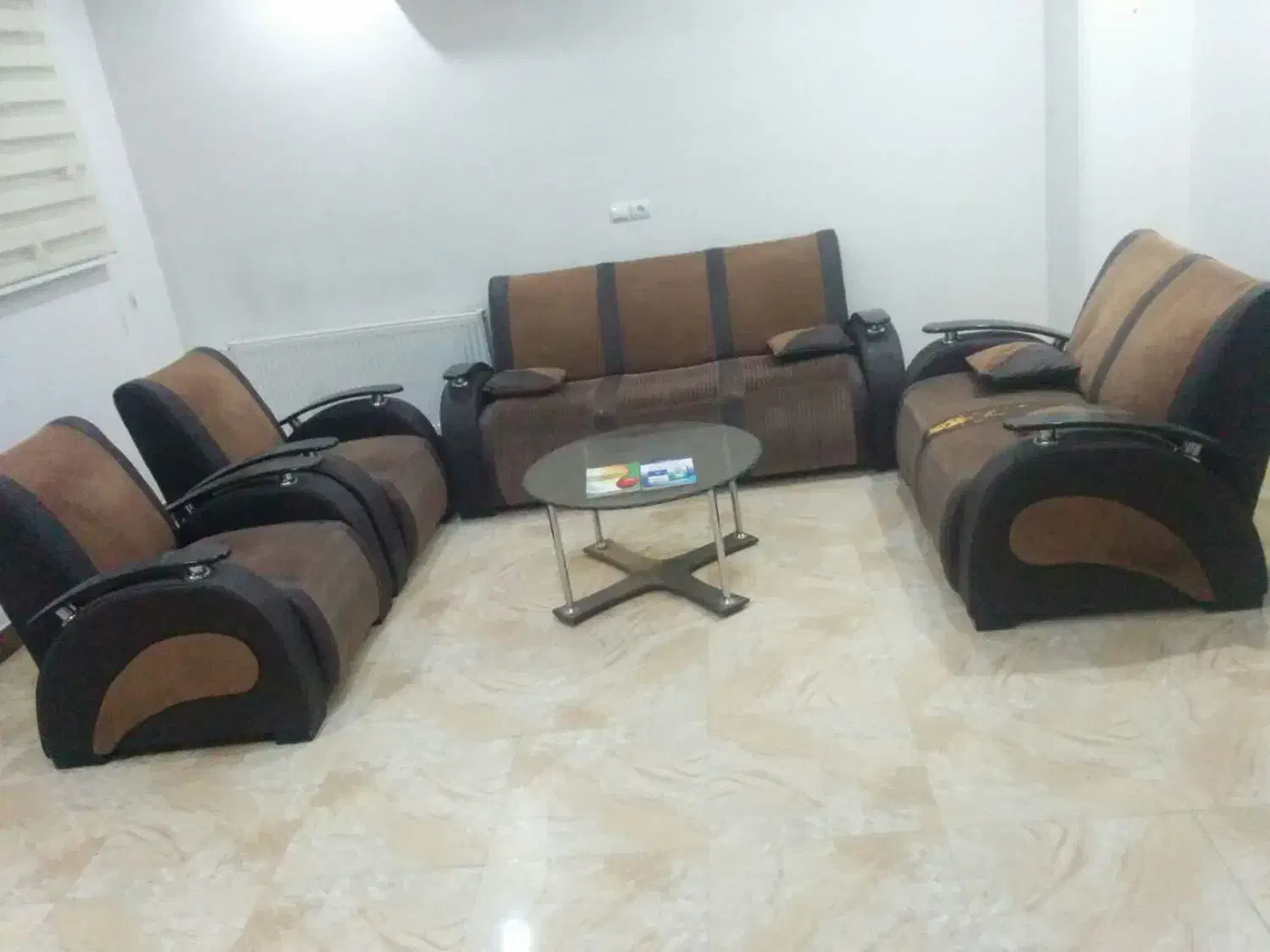 یک دست مبل راحتی خانگی در حد ویه عدد بوفه|مبلمان خانگی و میز عسلی|نسیم‌شهر, |دیوار