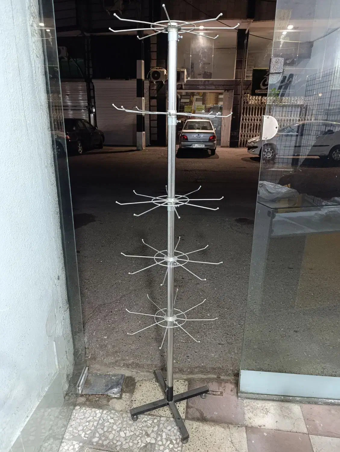 استندطوری فلزی مشبک|فروشگاه و مغازه|رشت, پیرسرا|دیوار