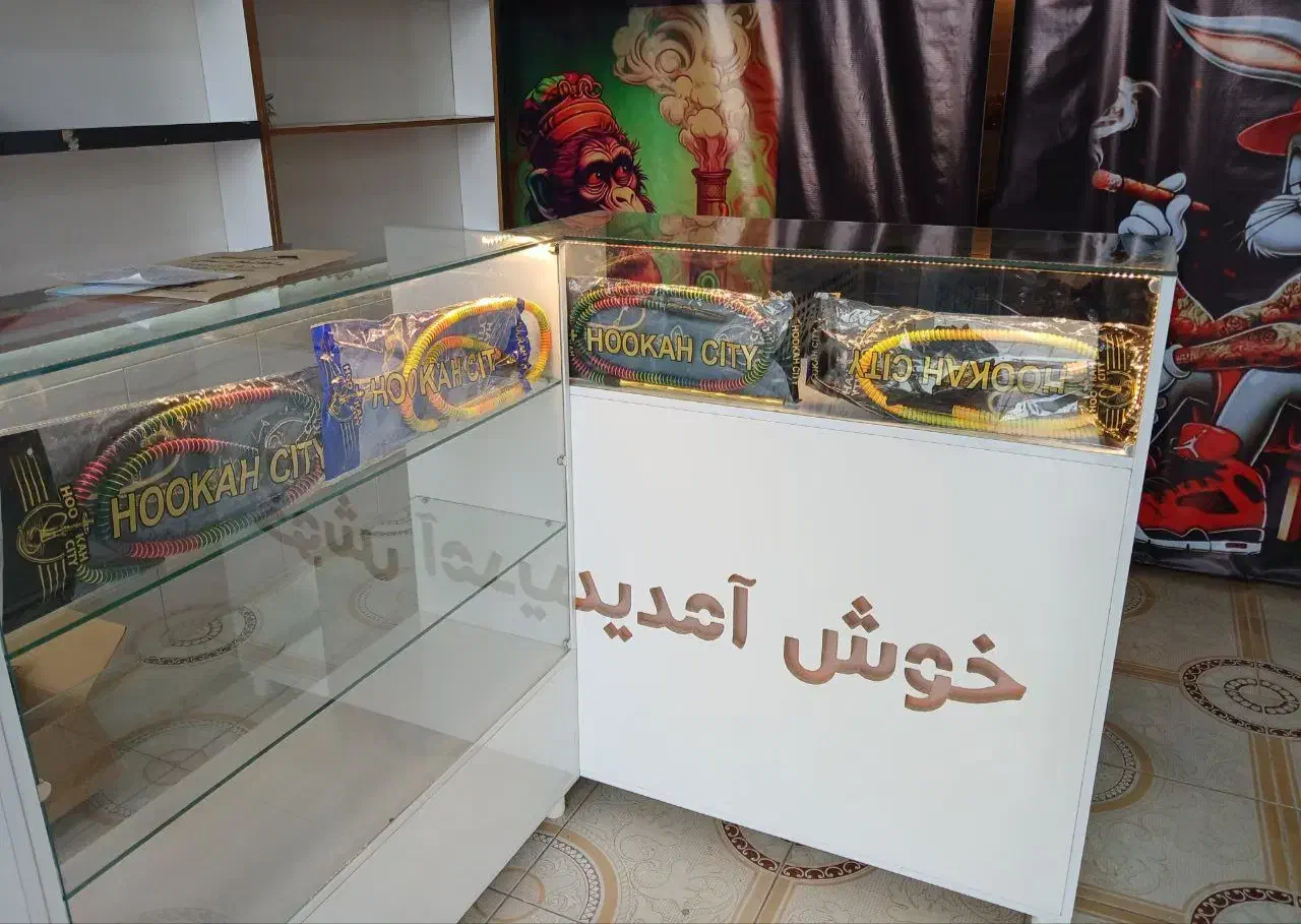 ویترین طبقه فلزی|بوفه، ویترین، کنسول|شیراز, طلاب|دیوار