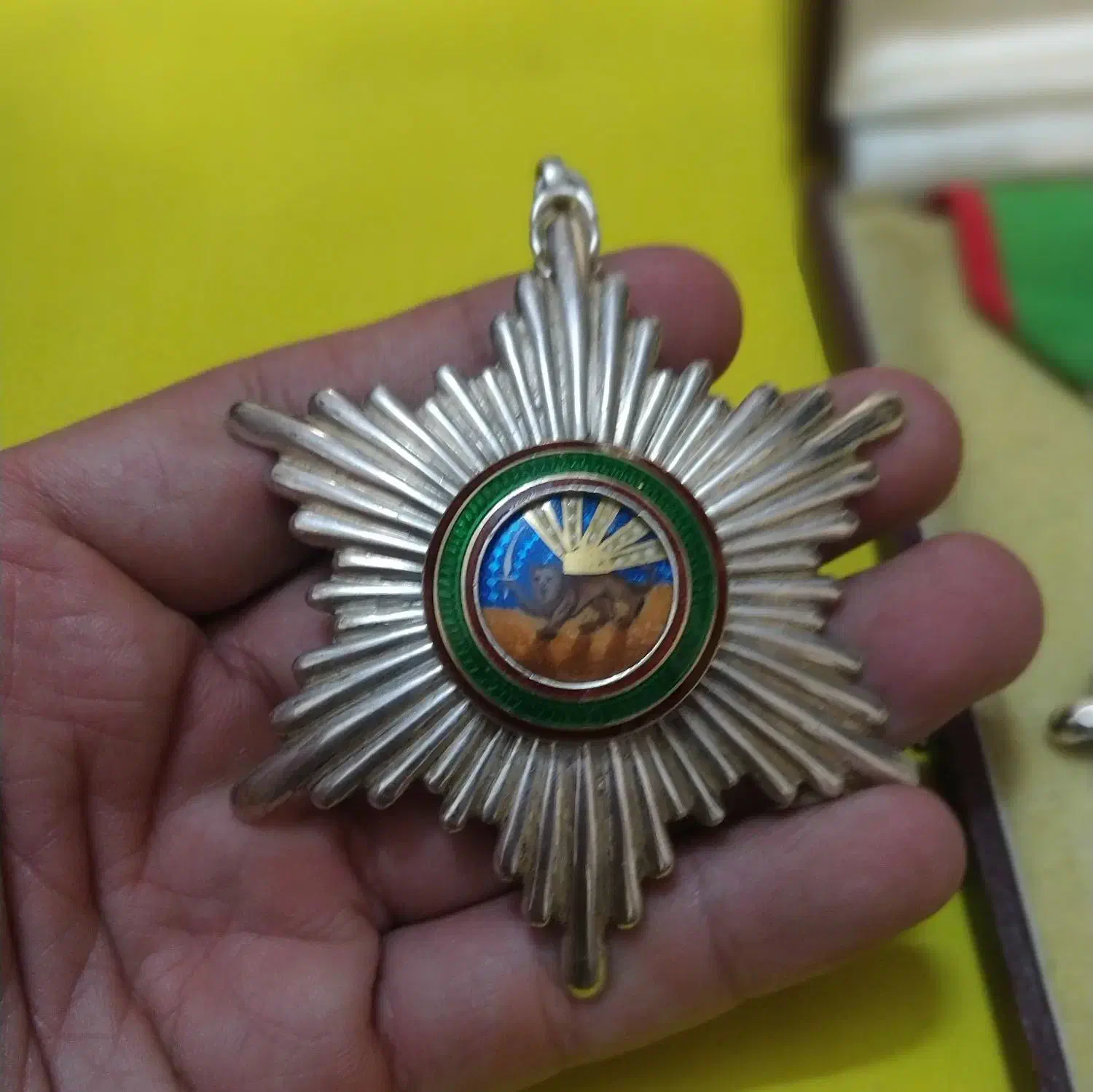 نشان نقره همایونی و تاج کیانی قاجاری|کلکسیون و سرگرمی|تهران, نیروی هوایی (پیروزی)|دیوار