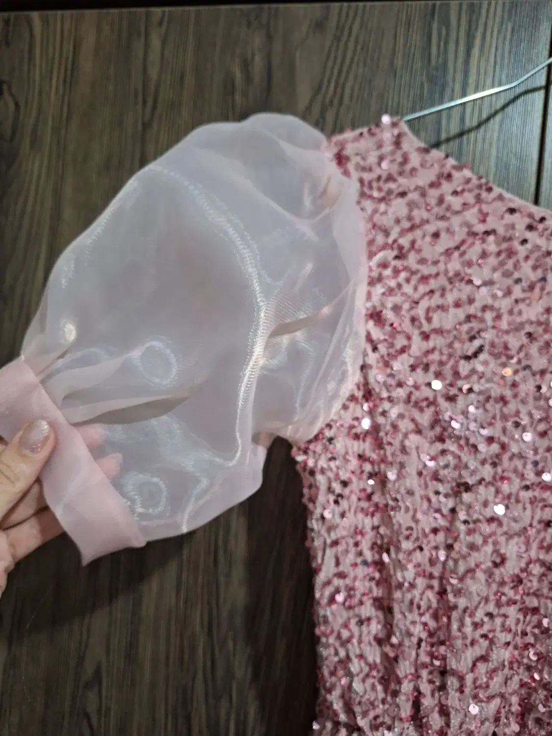 پیراهن مجلسی|لباس|رشت, گلزاران|دیوار