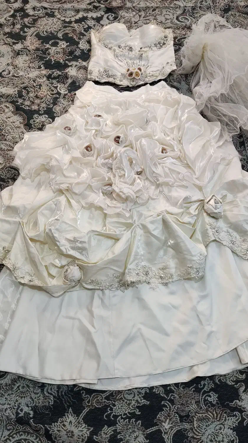 لباس عروس|لباس|گلبهار, شهر جدید گلبهار|دیوار