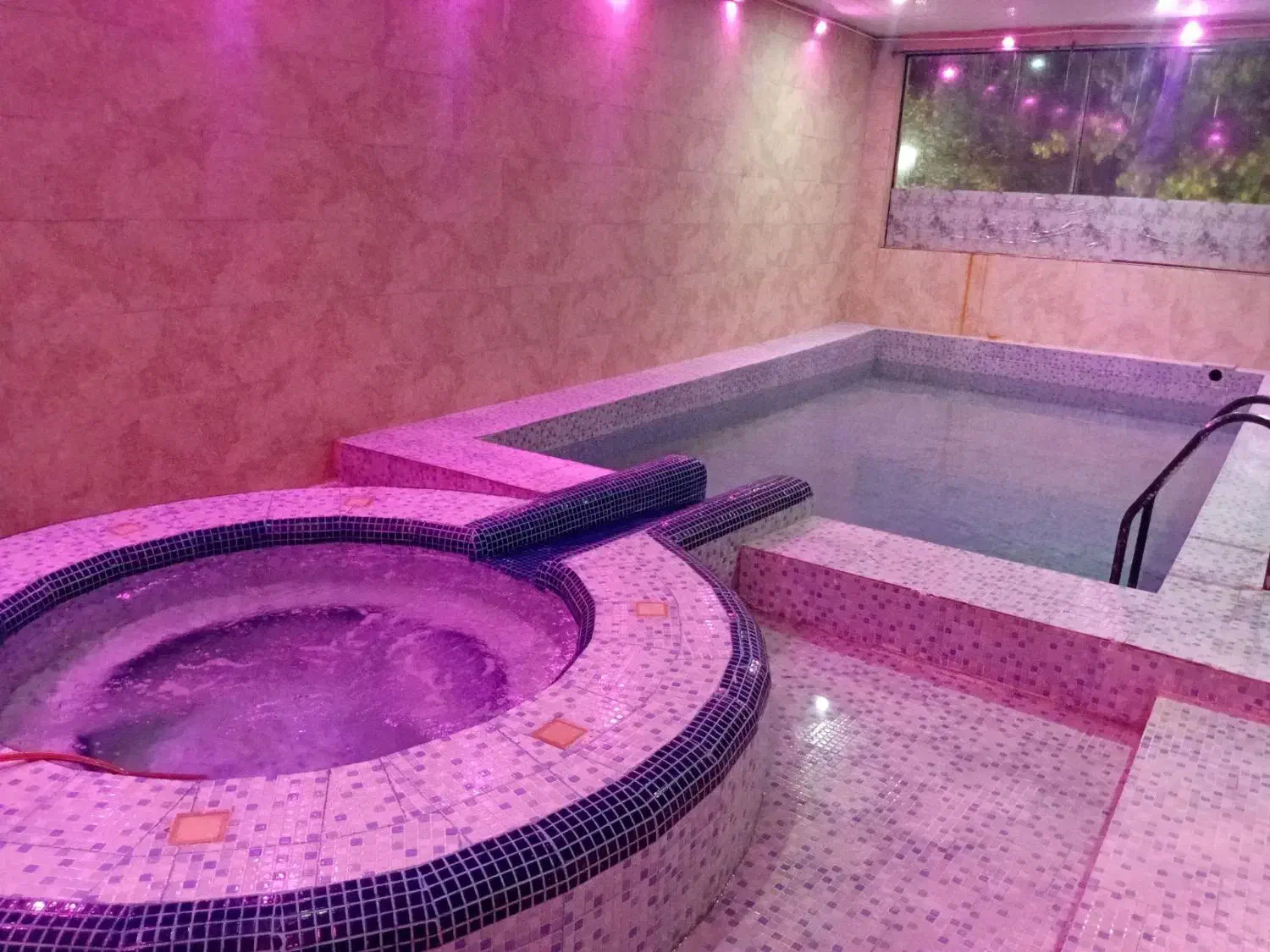 باغ ویلا استخر آبگرم و جکوزی شاهنامه ۳۶|اجارهٔ کوتاه‌مدت ویلا و باغ|مشهد, چهاربرج|دیوار