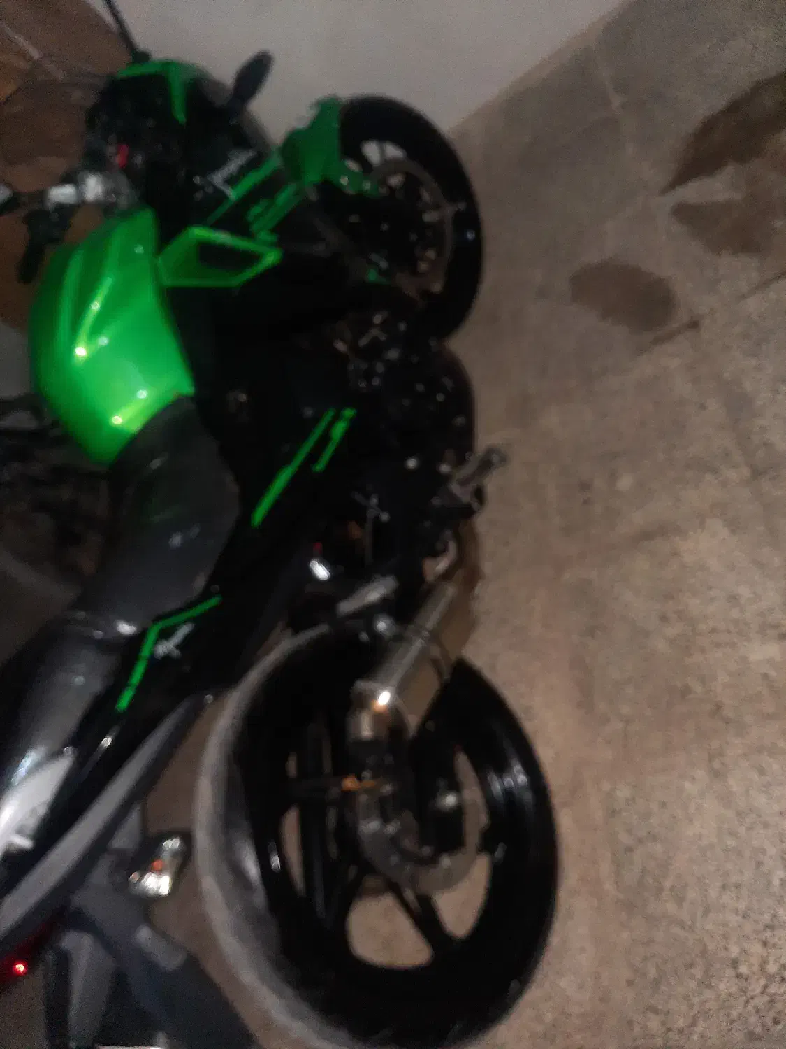 مگلی در حد|موتورسیکلت|اشتهارد, |دیوار