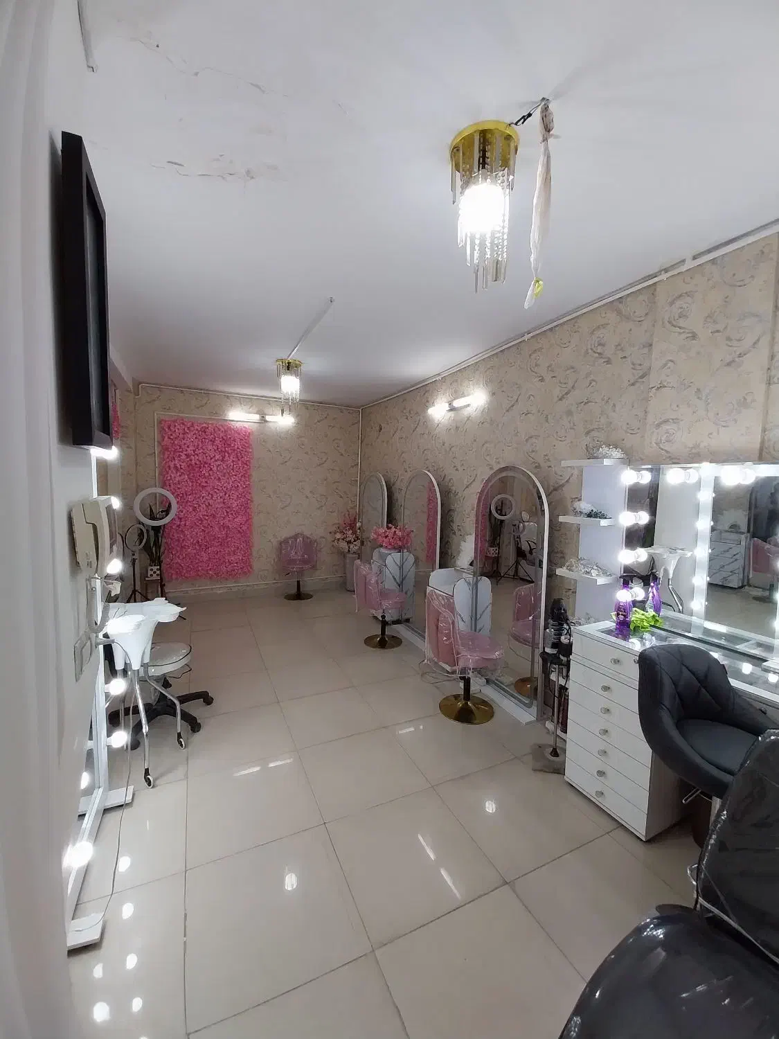 ۵۰ متر  ویلایی / مناسب آرایشگاه / تختی|اجارهٔ دفتر کار، اتاق اداری، مطب|بروجرد, |دیوار