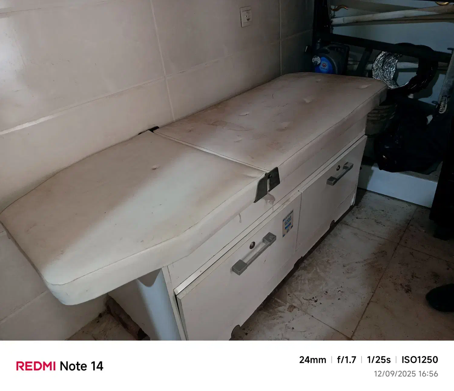 تخت اپیلاسیون|آرایشگاه و سالن‌های زیبایی|جوانرود, |دیوار