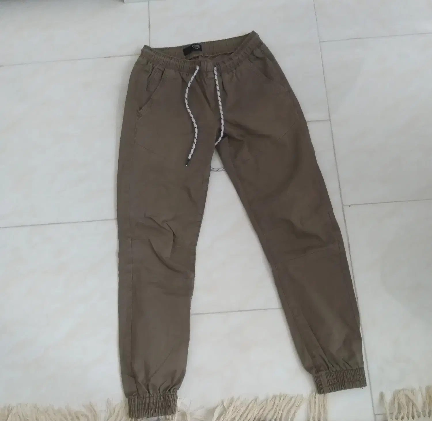 یک دورس و دوتا شلوار|لباس|رشت, کوی مهر|دیوار