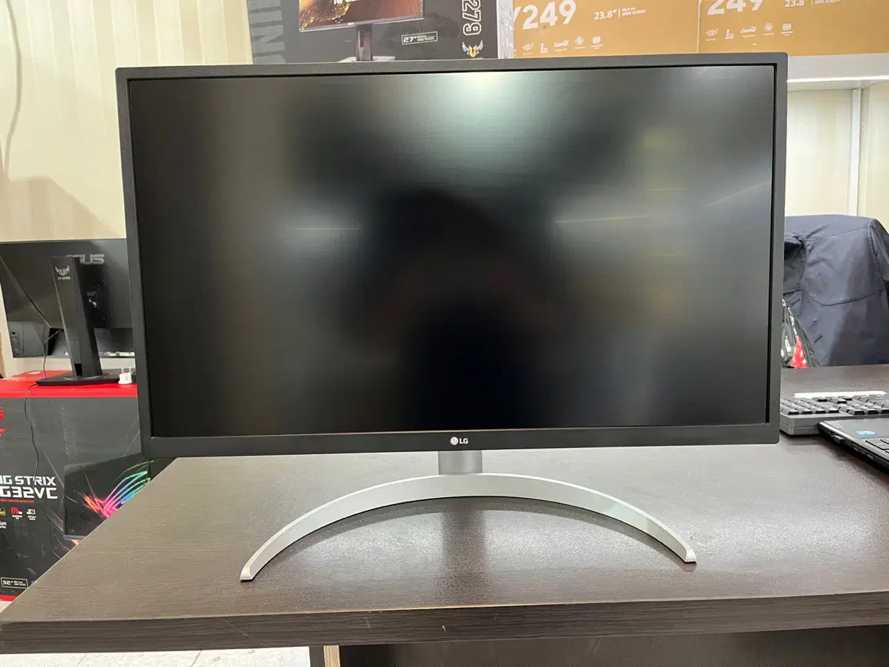 مانیتور ۲۷ اینچ در حد اکبند LG 4k|قطعات و لوازم جانبی رایانه|تبریز, |دیوار