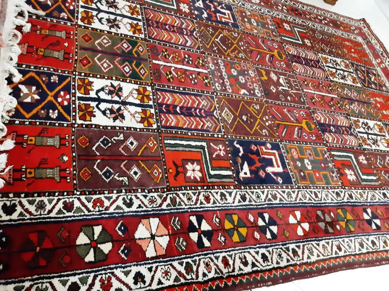 فرش|فرش|اصفهان, بهار آزادی|دیوار