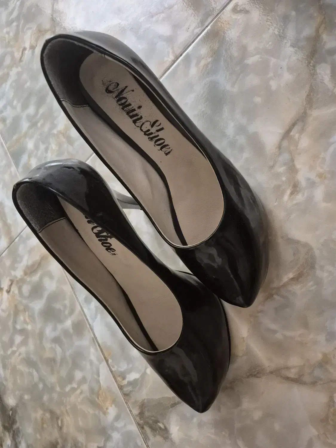 کفش مجلسی|کیف، کفش، کمربند|نیشابور, دربقاضی|دیوار