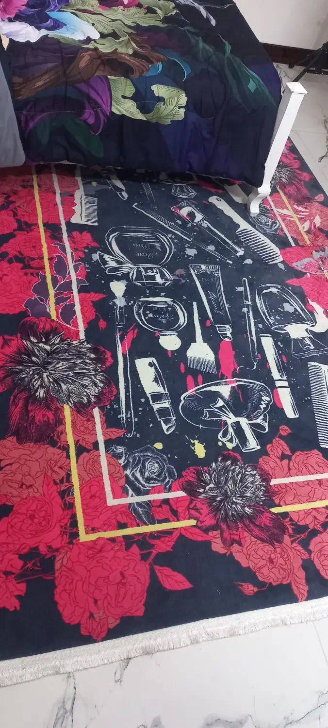 فرش چهارمتری|فرش|اصفهان, خواجه عمید|دیوار