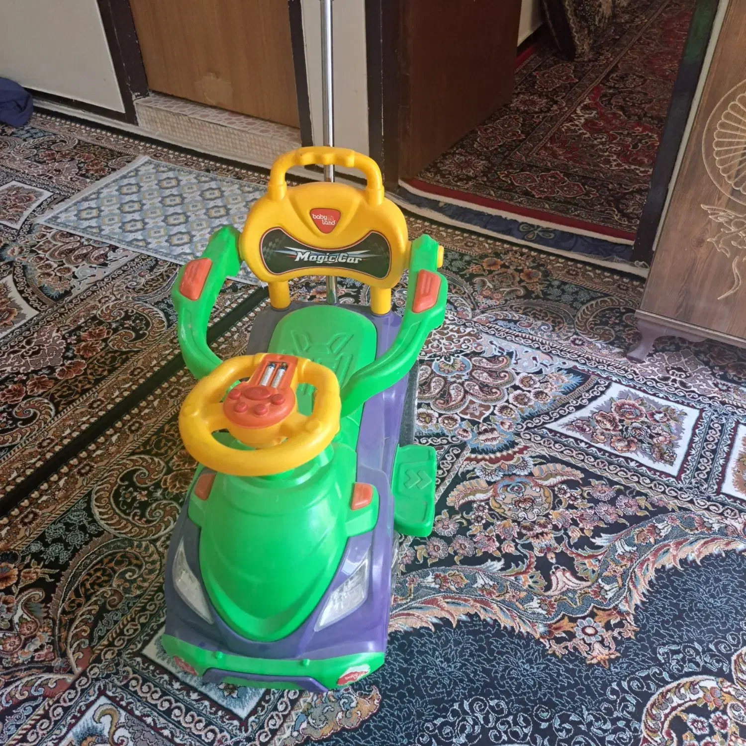 یک عدد ماشین بچه|اسباب و اثاث بچه|دورود, |دیوار