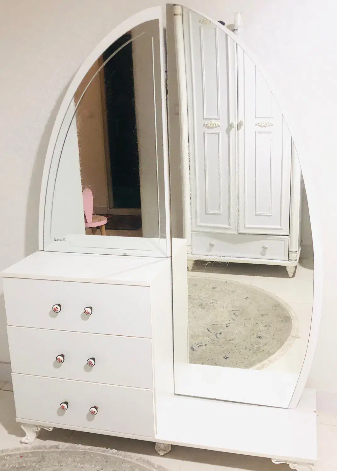 میزآرایش و دراور ودو عدد پاتختی|مبلمان خانگی و میز عسلی|رشت, استقامت ۱|دیوار