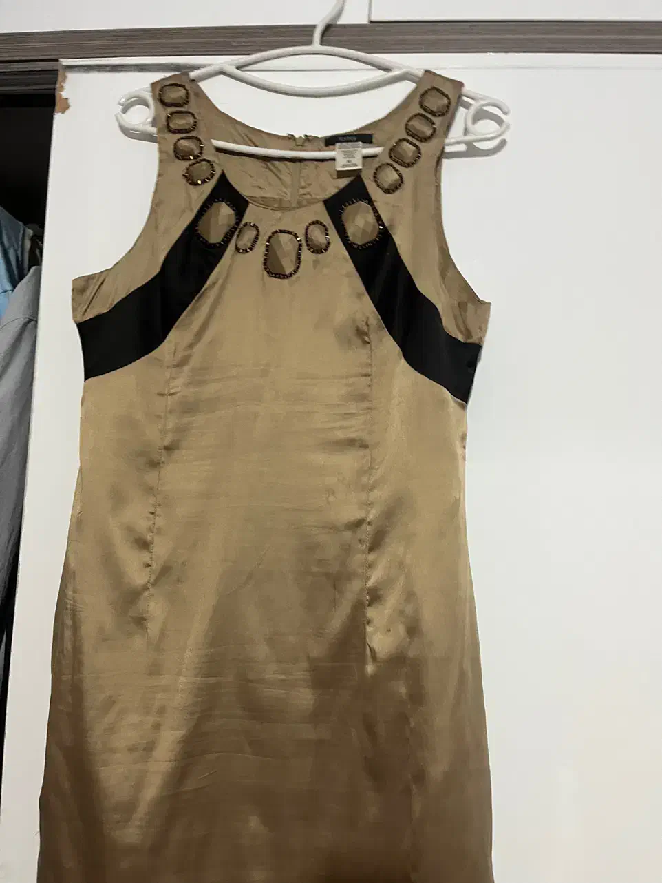 لباس مجلسی|لباس|طرقبه, |دیوار