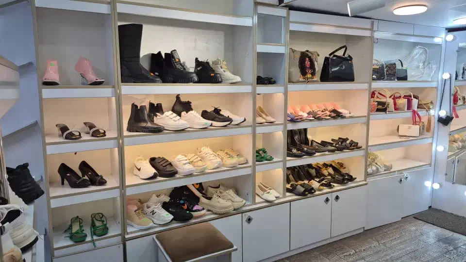 قفسه و ویترین مغازه کیف و کفش|فروشگاه و مغازه|لاهیجان, امیرشهید|دیوار
