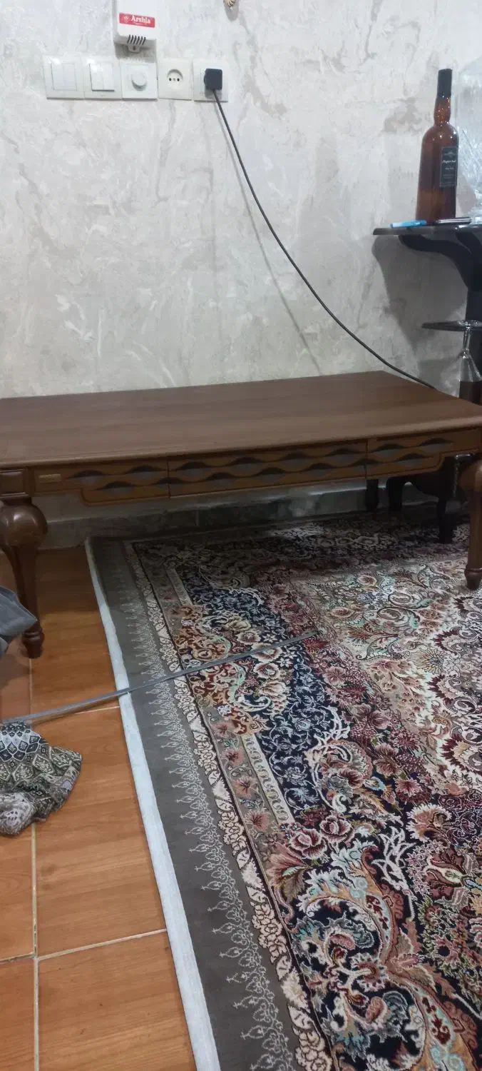 میز تنها|مبلمان خانگی و میز عسلی|گرگان, |دیوار