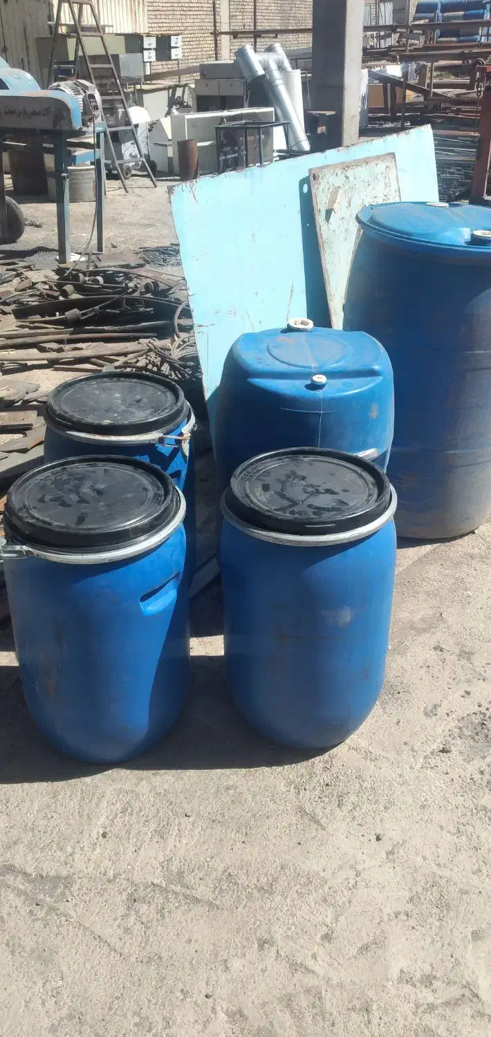 بشکه پلاستیکی دست دوم و فلزی|مصالح و تجهیزات ساختمان|خمین, |دیوار