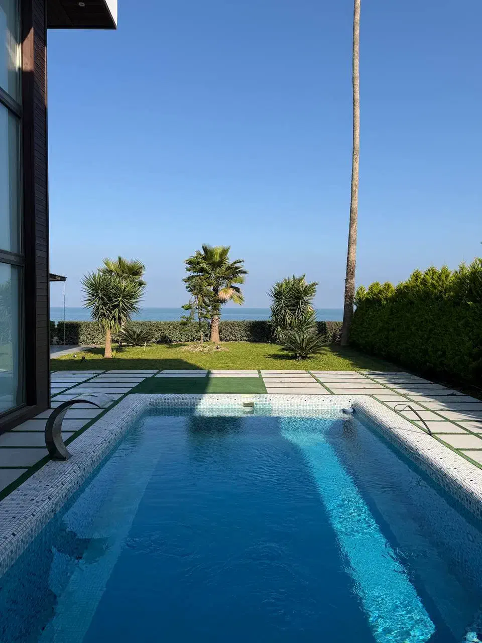 ویلا شهرکی ۵ خواب لب دریا ، ۱۰۰۰ متر رویان|اجارهٔ کوتاهمدت ویلا و باغ|رویان, |دیوار