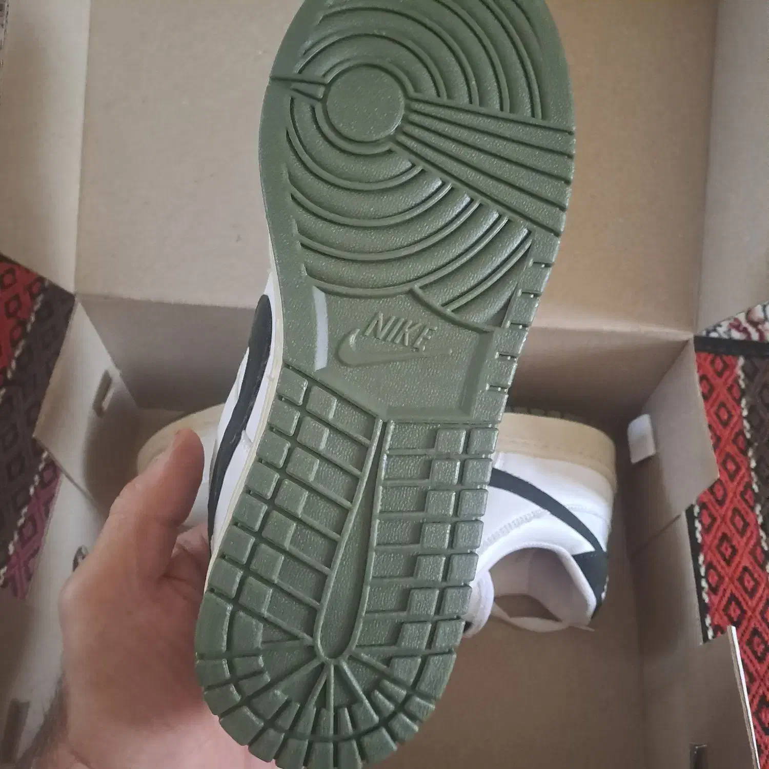 کتونی نایک حراج بعلت تک سایز|کیف، کفش، کمربند|شیراز, کوزه گری|دیوار