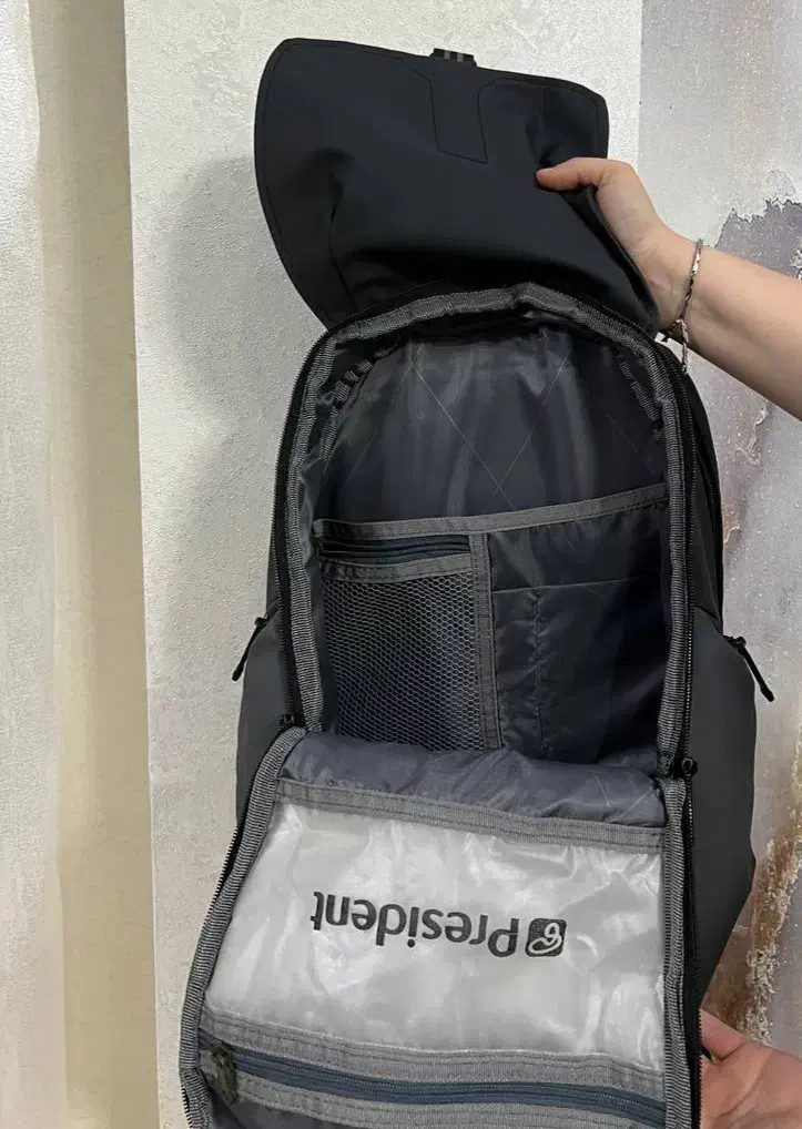 کوله پشتی و کیف لب تاب نو و سالم|کیف، کفش، کمربند|رشت, گیل|دیوار