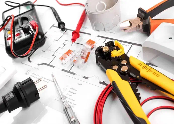 برقکار ساختمان هستم تماس بگیرین لطفا|خدمات پیشه و مهارت|دهلران, |دیوار