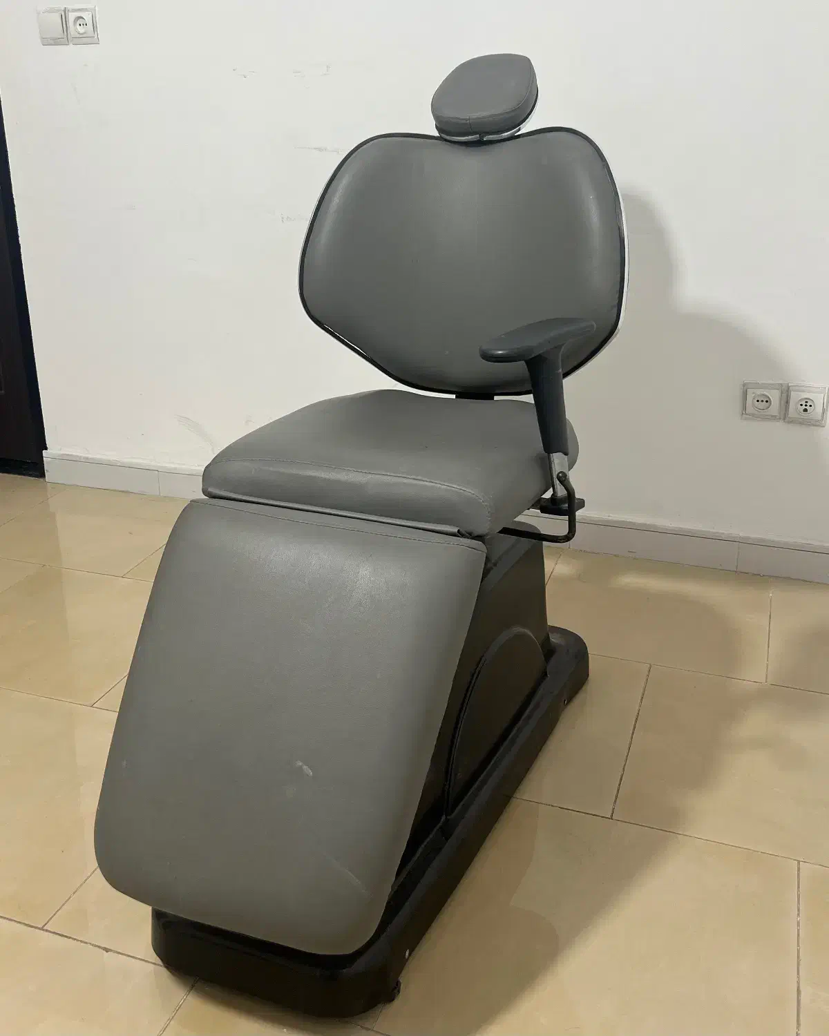 صندلی اصلاح|آرایشگاه و سالن‌های زیبایی|نوشهر, |دیوار