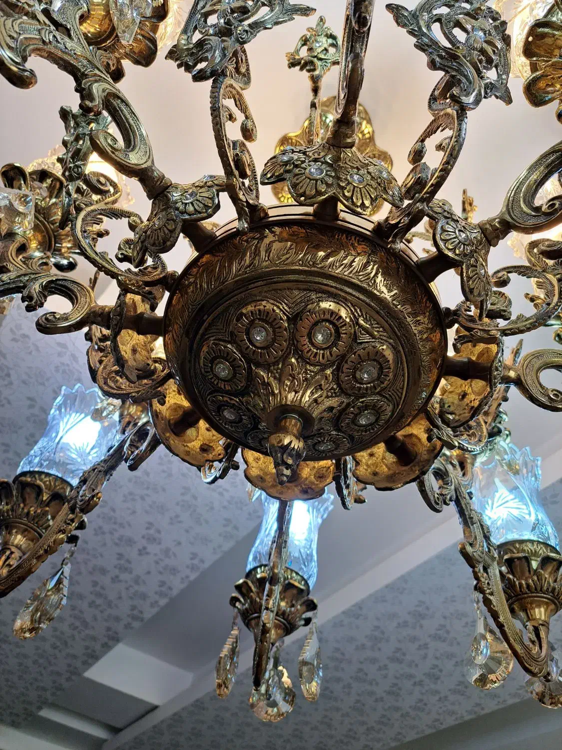 لوستر ۸شاخه سنگین برنز|لوستر و چراغ آویز|شهریار, شهرک وائین|دیوار