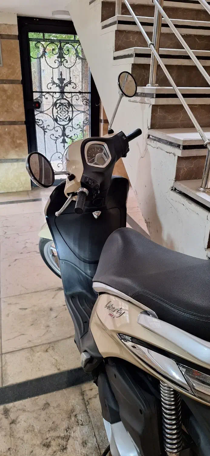 لیبرتی پیاجیو|موتورسیکلت|تهران, نیروی هوایی (پیروزی)|دیوار