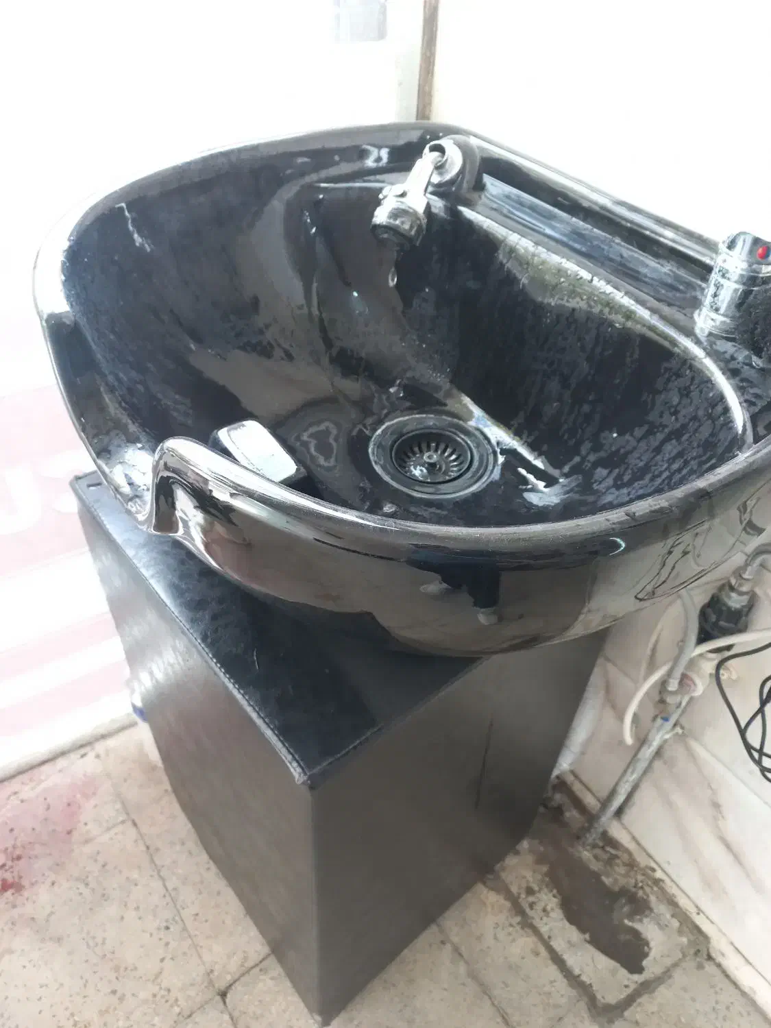 آینه سرشور وصندلی فوری با تخفیف|آرایشگاه و سالن‌های زیبایی|کبودرآهنگ, |دیوار