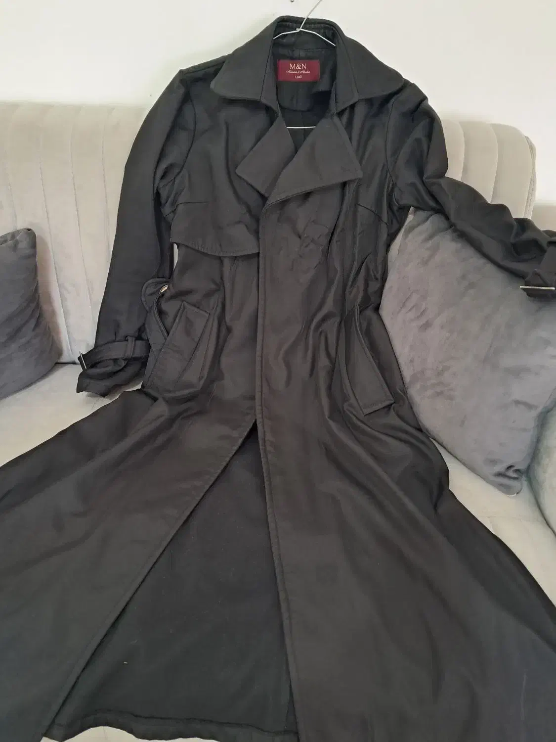 بارونی بلند|لباس|ایلام, |دیوار