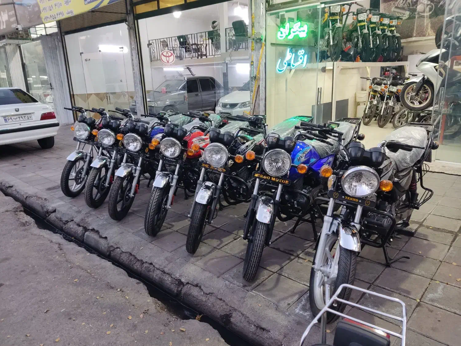 انواع موتور باکسر 200 با شرایط عالی اقساطی|موتورسیکلت|ساوه, |دیوار