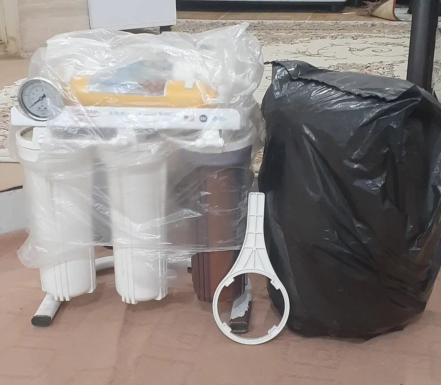 دستگاه تصفیه درحدنو(چندماه کار کرده)|آب‌سردکن و تصفیه آب|شوش, |دیوار