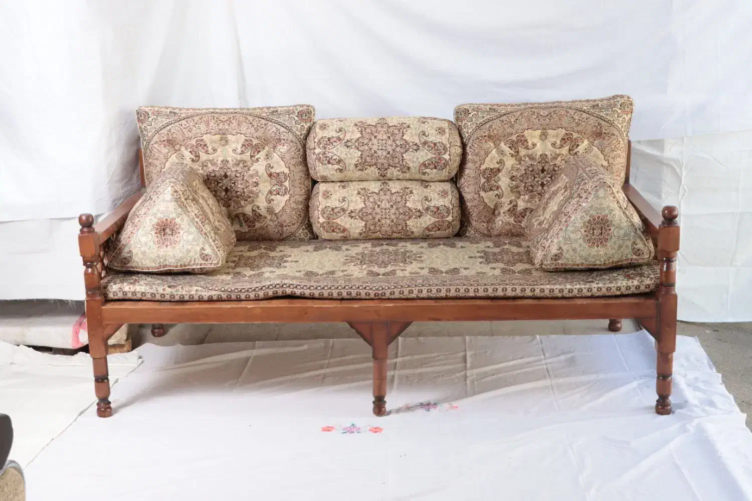 شاه نشین 7تکه|مبلمان خانگی و میز عسلی|اراک, |دیوار