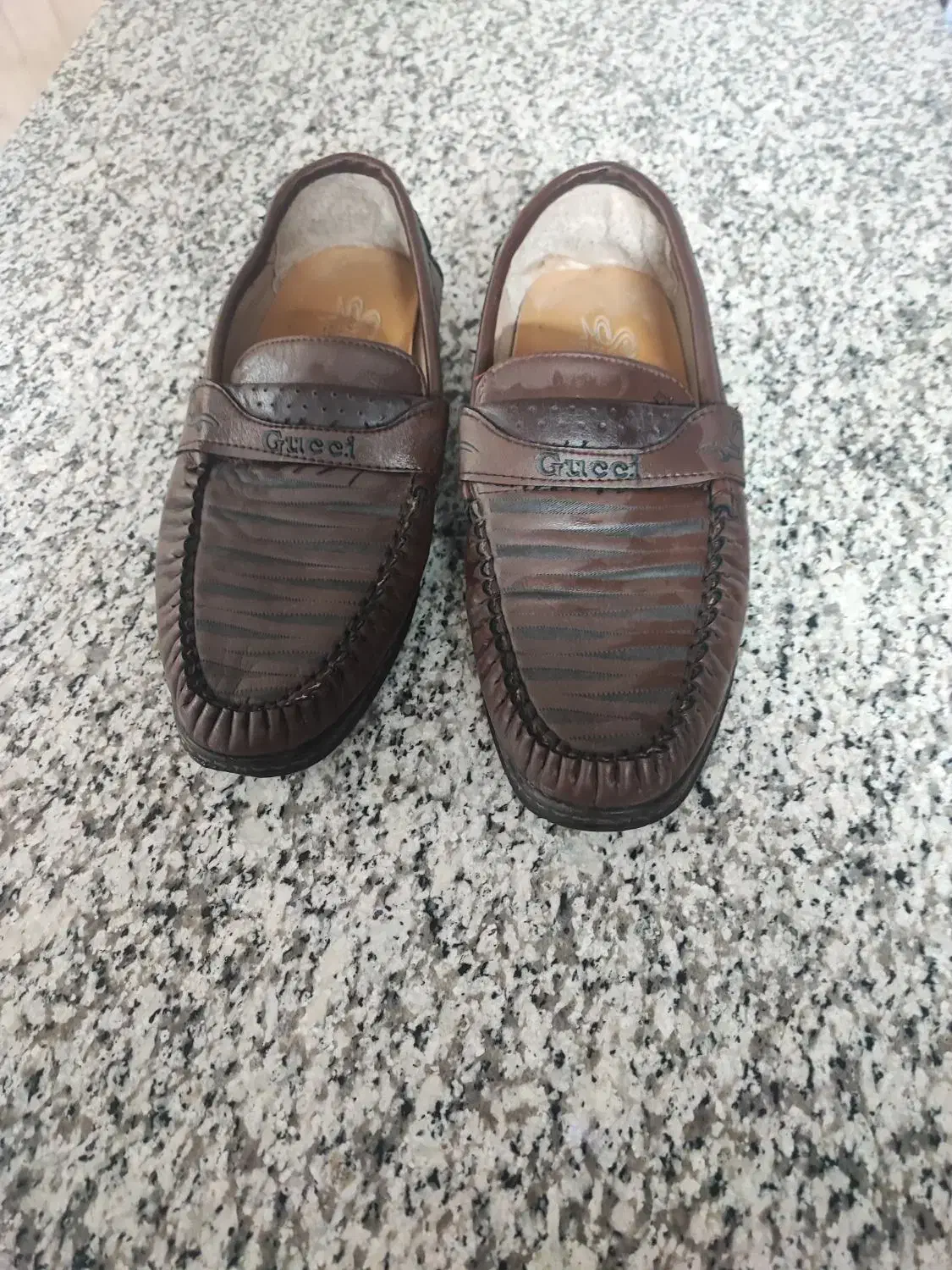 کفش|کیف، کفش، کمربند|برخوار, |دیوار