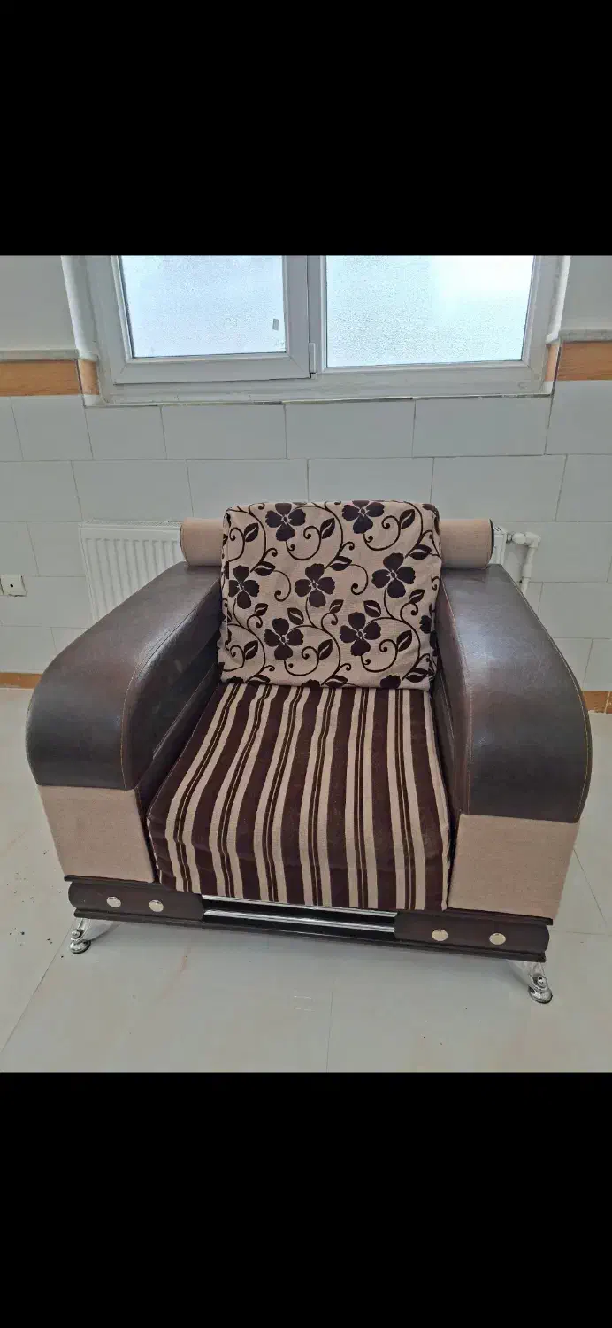 مبل هفت نفره همراه با عسلی|مبلمان خانگی و میز عسلی|شهمیرزاد, |دیوار