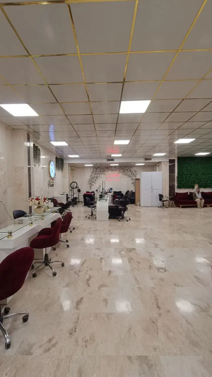 ۱۶۰ متر/ ارتفاع سقف ۳/۵متر /فاز۴ بَرمیدان توحید|اجارهٔ مغازه و غرفه|اندیشه, اندیشه فاز ۳|دیوار