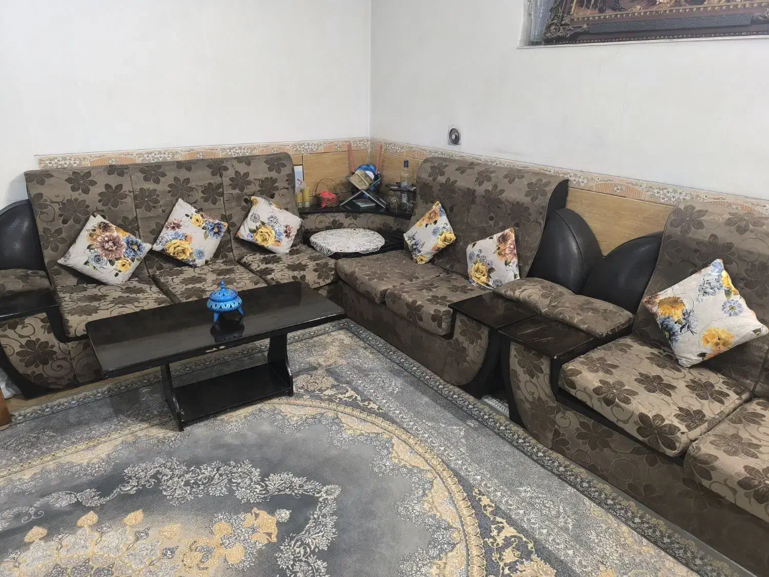 مبل هفت نفره|مبلمان خانگی و میز عسلی|شیراز, کوشک میدان|دیوار