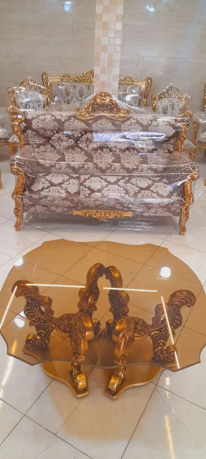 مبل سلطنتی ۷نفره با میز وسط|مبلمان خانگی و میز عسلی|مشکین‌دشت, |دیوار