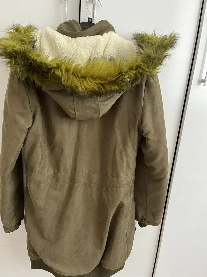 کاپشن|لباس|سلماس, |دیوار