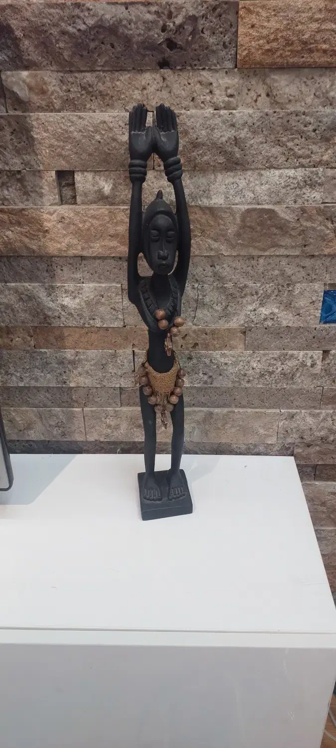 مجسمه زن آفریقایی|مجسمه، تندیس، ماکت|تهران, سازمان برنامه جنوبی|دیوار