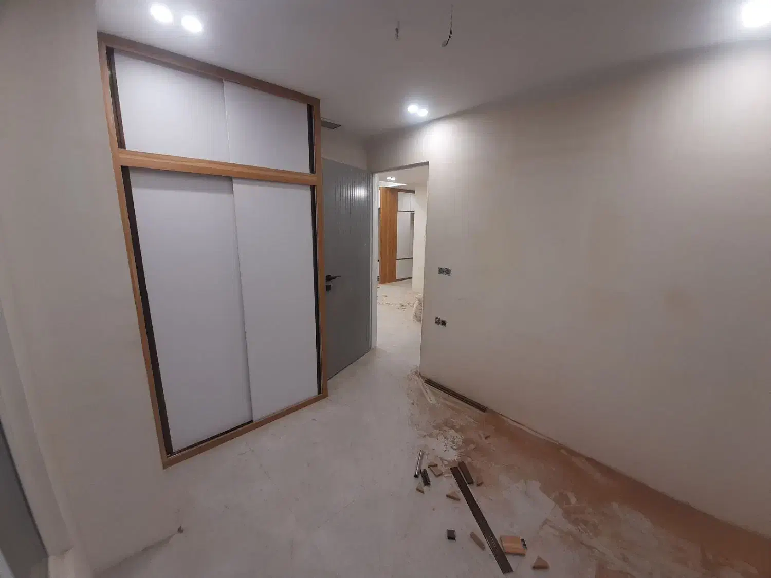 ۸۱مترنوسازکلید نخورده ط ۶ خ پیروزی بلوار نیکنام