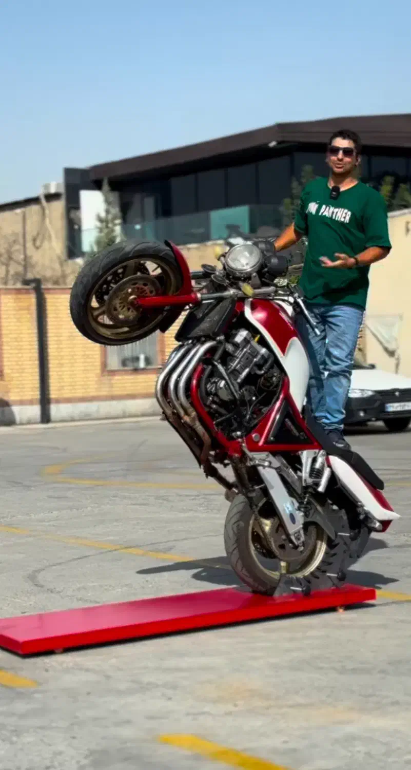 استند ویترینی موتور|خدمات موتور و ماشین|تهران, شهرک شریفی|دیوار