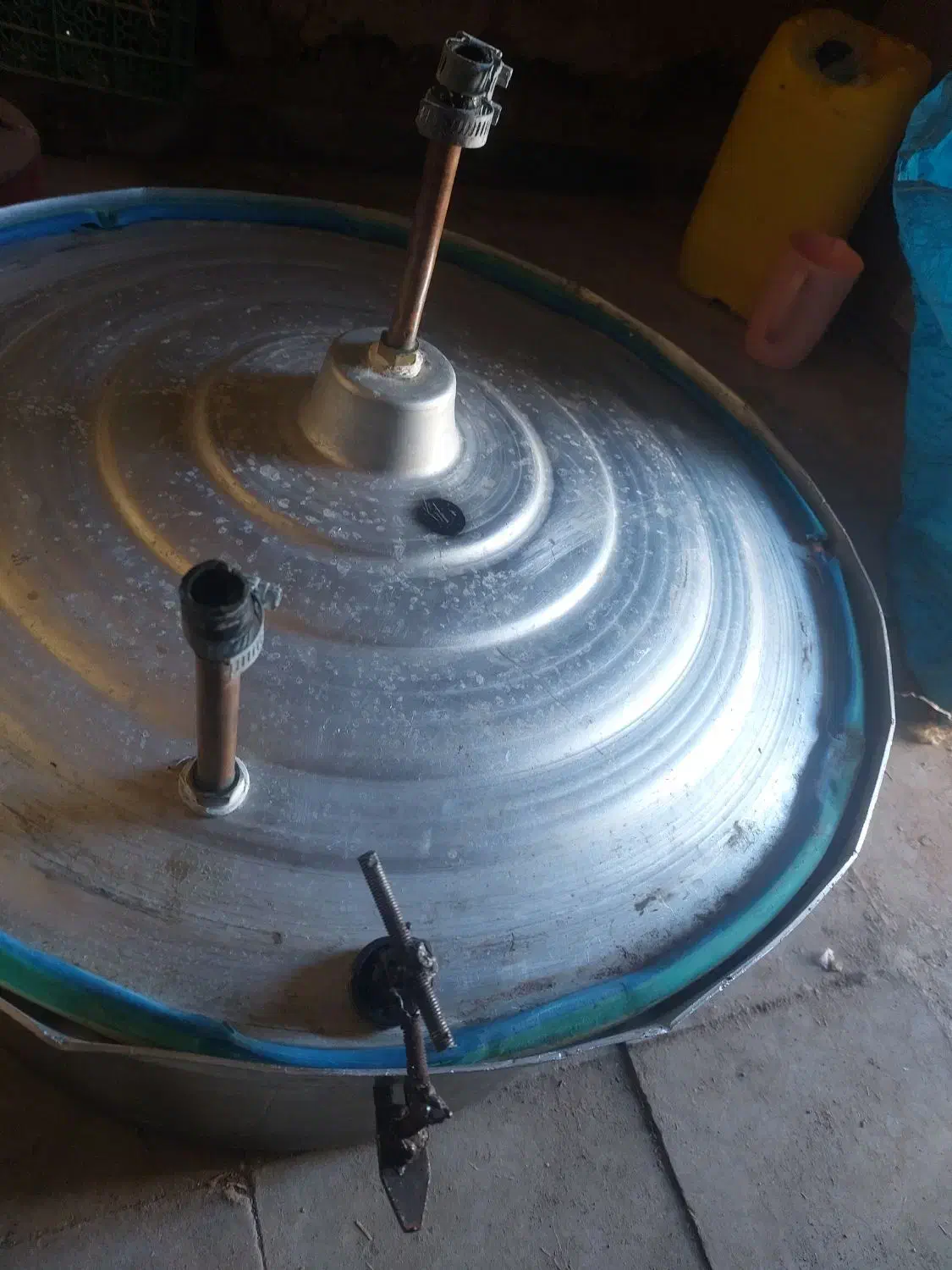 دیگ|ظروف پخت‌وپز|بم, |دیوار